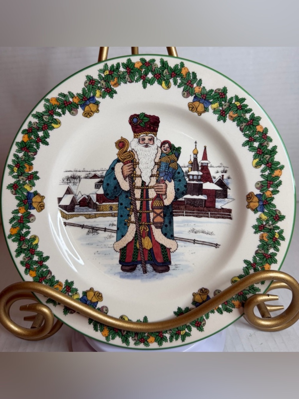 Spode “Santas Around The World” Russian Santa 4th in Series  Salad Dessert Plate